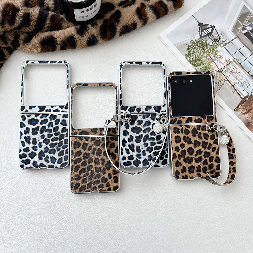 Men Accessories For Travel - Etui na telefon składany z motywem